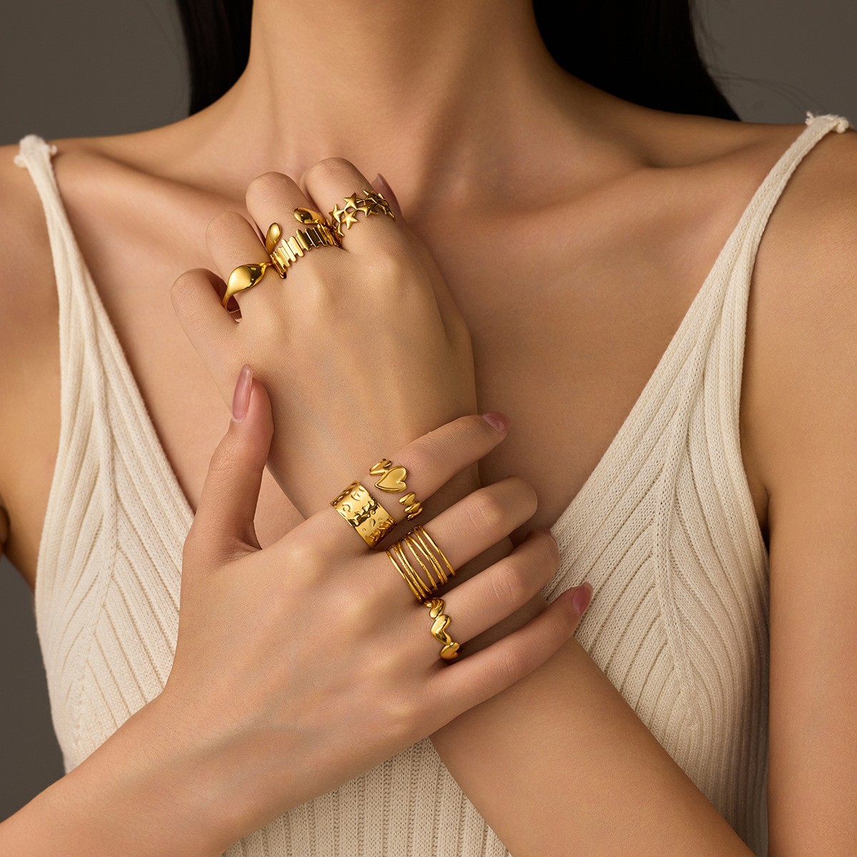 A 18K Gold PVD Plated Stainless Steel Ring Adjustable Open Ring, Minimalist for Women - 图片 1