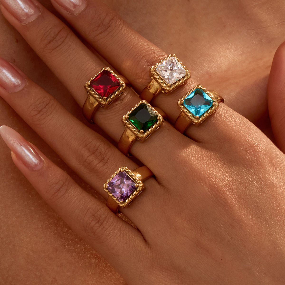 L Ring in Stainless Steel Plated with 18 Karat Gold - 图片 1